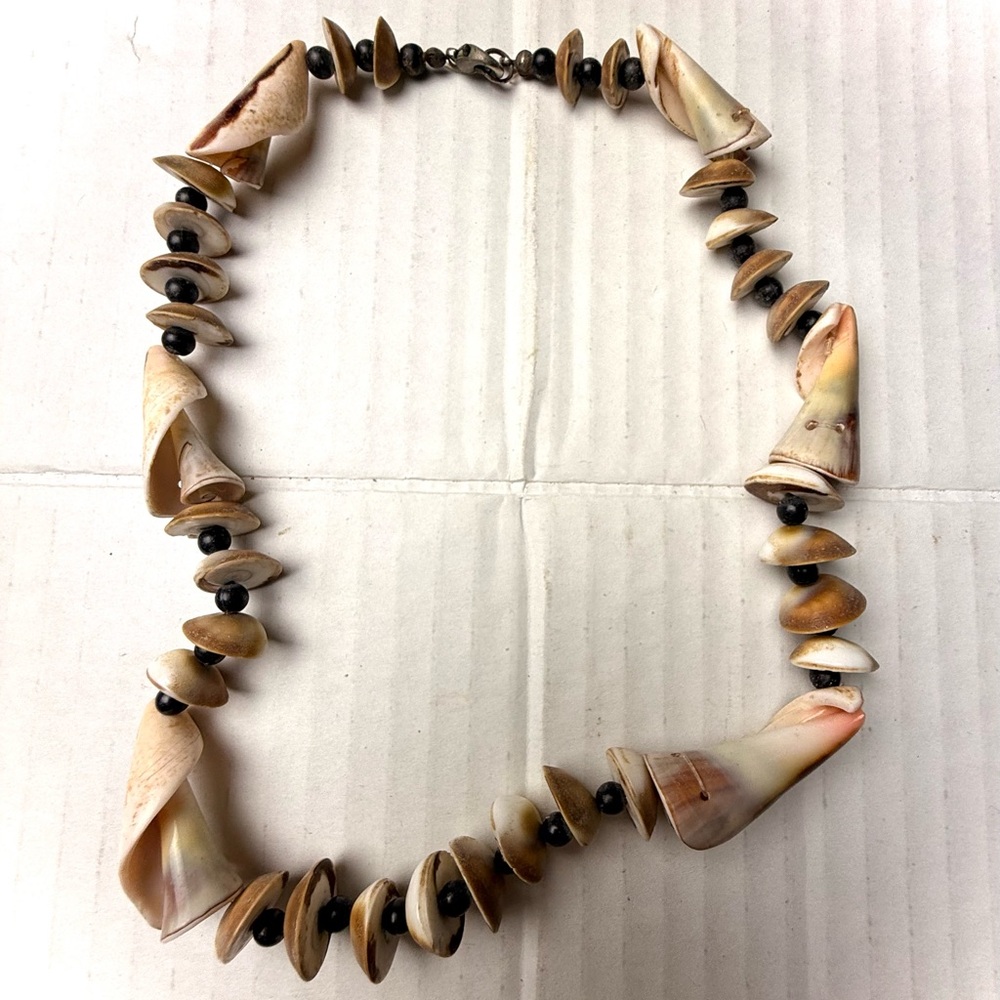 Vintage Handmade Natural Seashells Conch Necklace Black Beads Cone Shells 90s‎